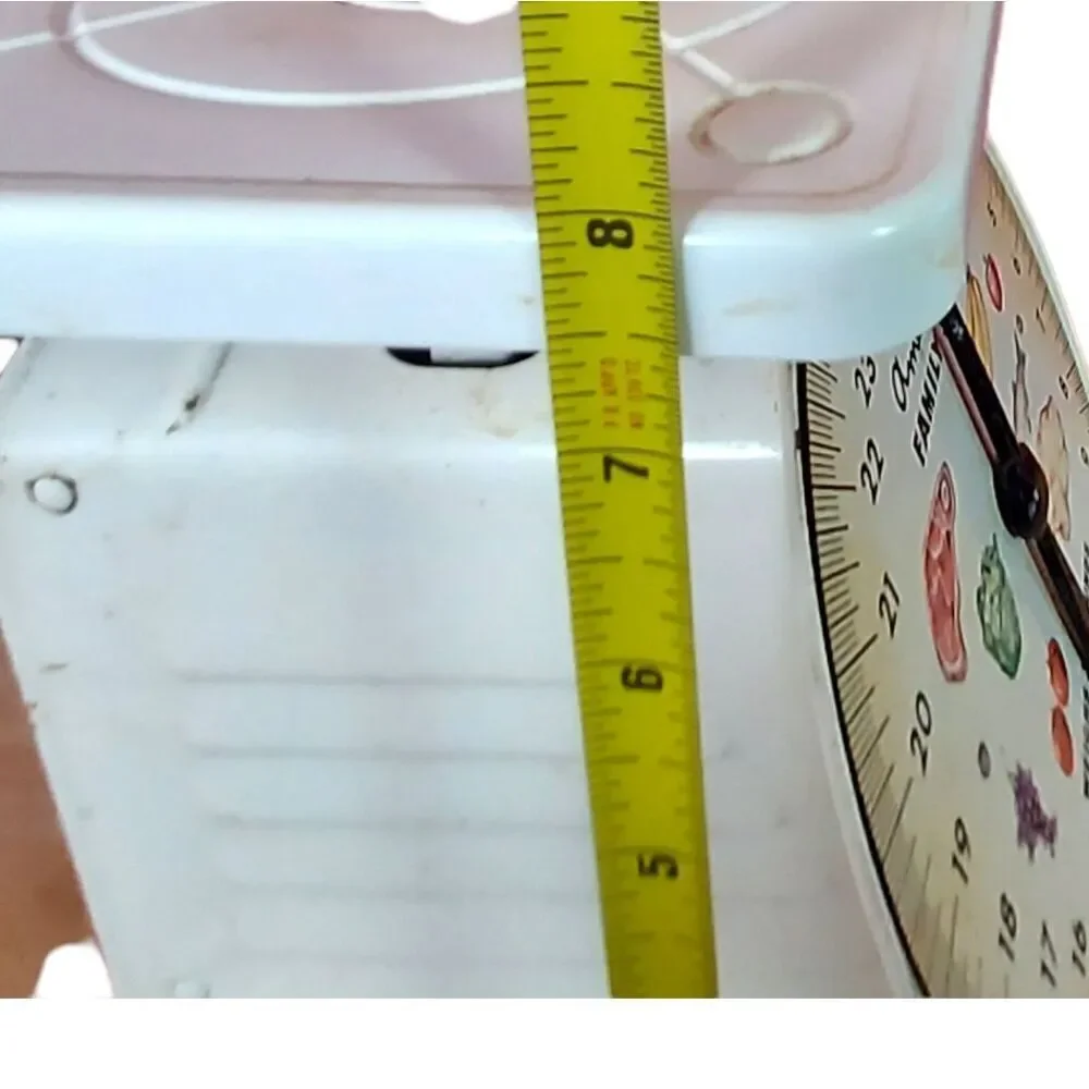 Vintage '60s household scale, in  original box